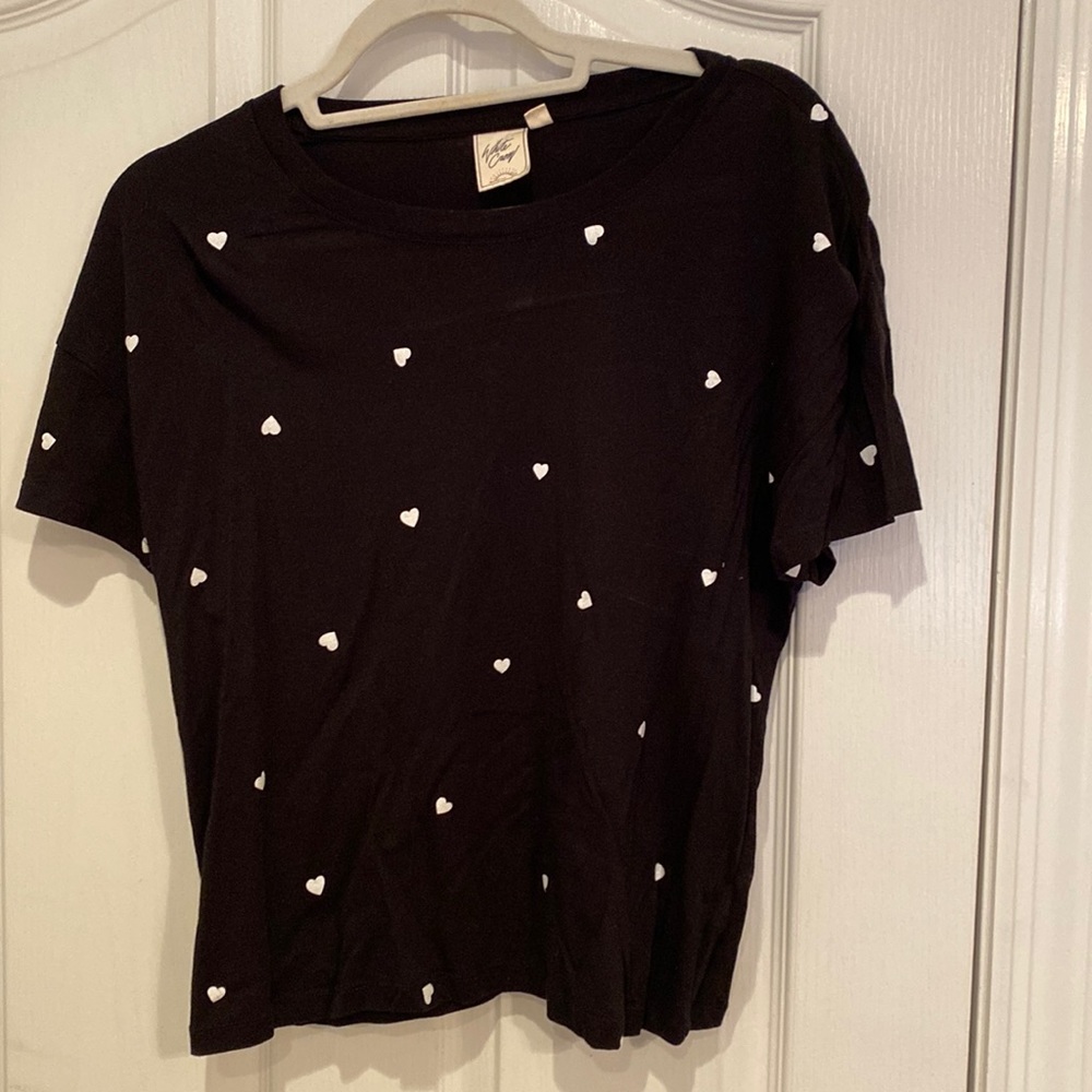 Black t-shirt with white hearts!